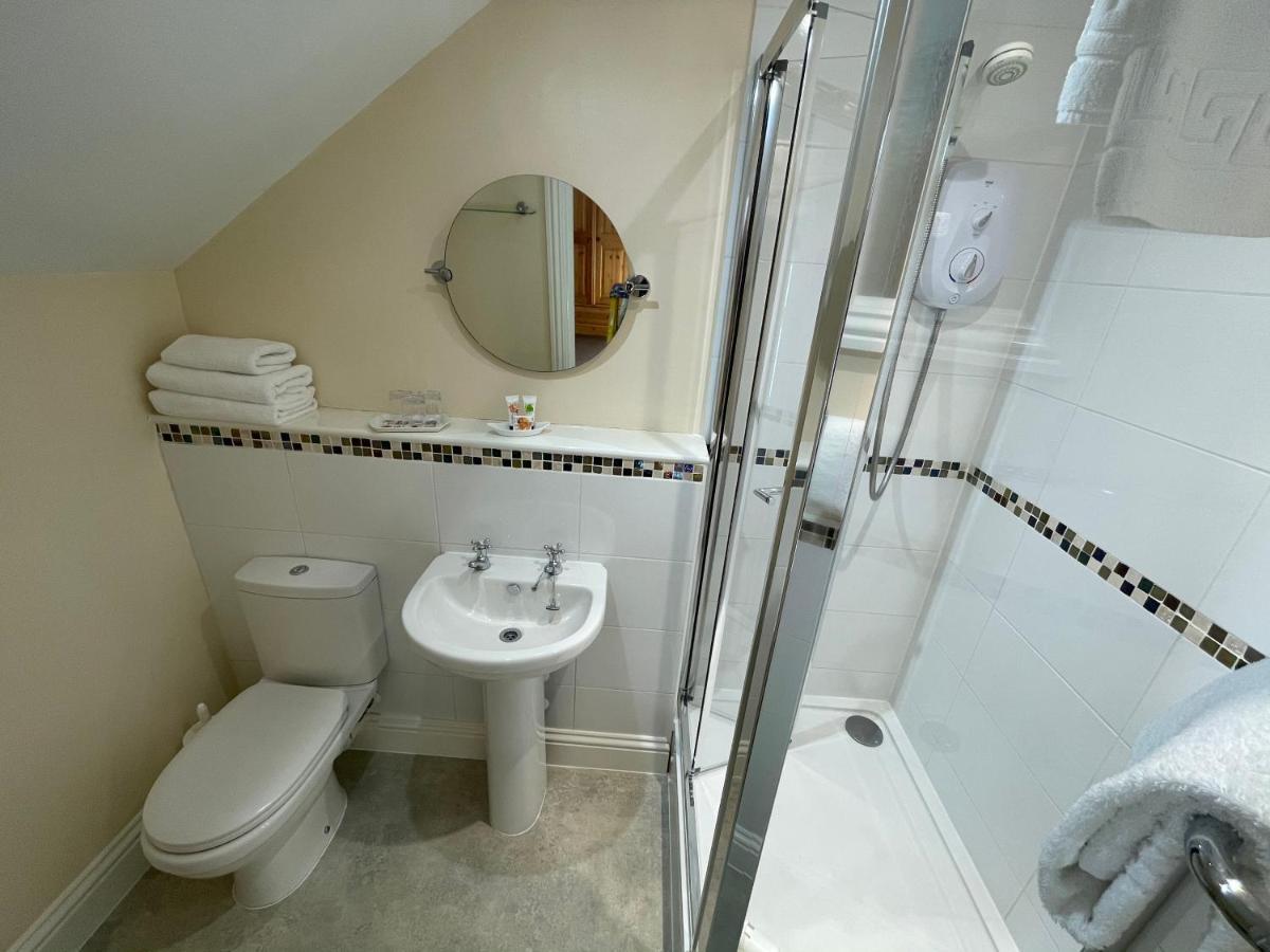 Colebrooke House Hotel Биър Екстериор снимка